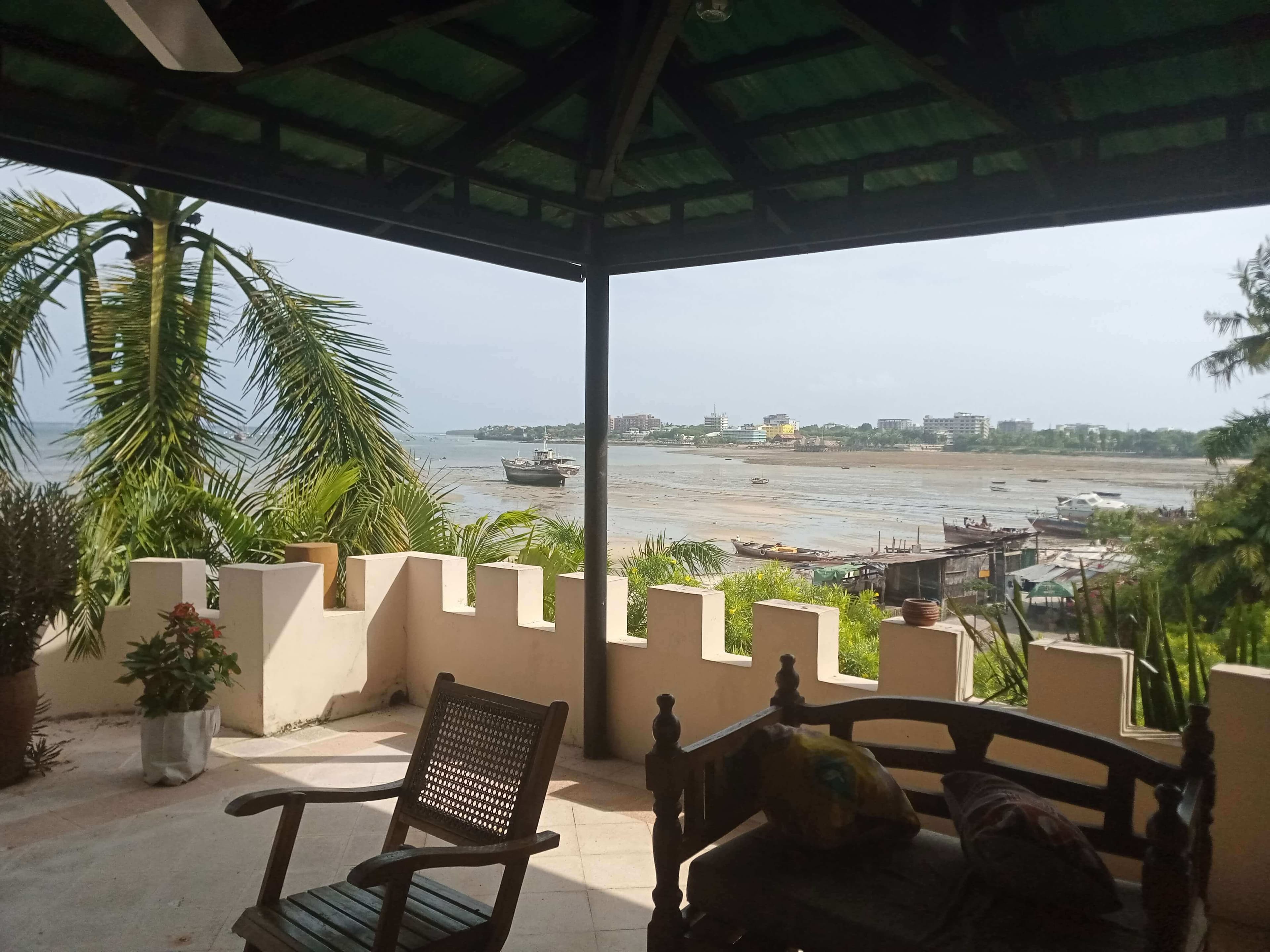 A beautiful and luxurious 5-star sleeping experience, at a very affordable 1-star price