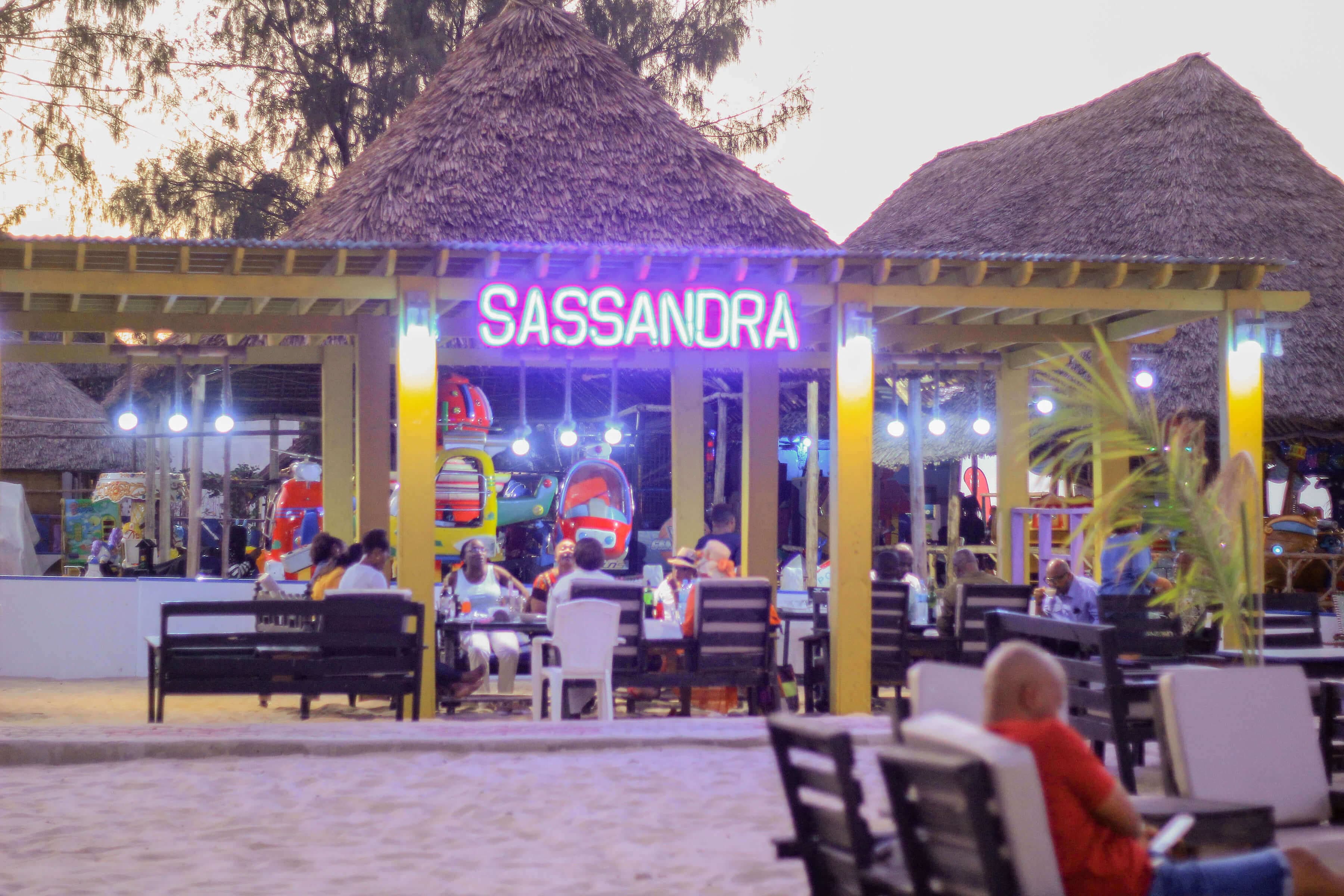 Check Live in style at the resort and lounge